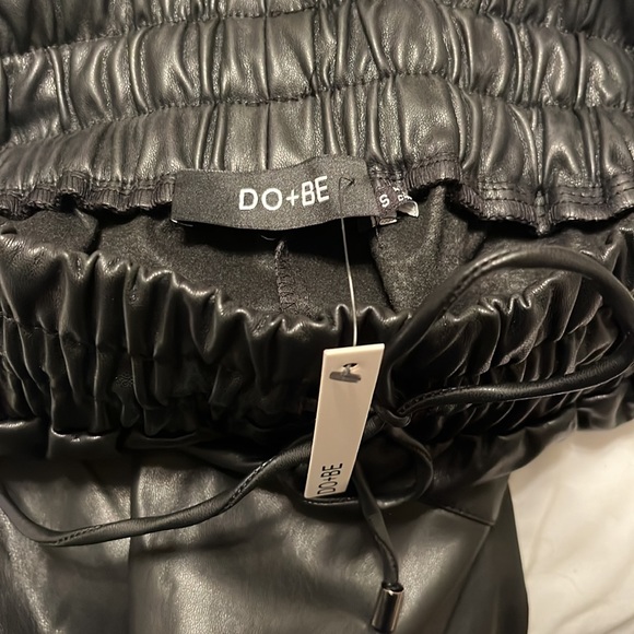 DO + BE Leather joggers with pockets - Picture 6 of 6